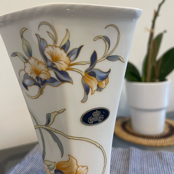 Aynsley the orchid vase - Picture 2 of 5